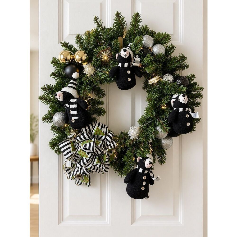 WREATH NWT BLACK, SILVER & WHITE 24” BEAR PRE-LIT WREATH